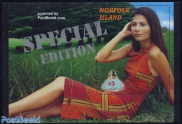 Norfolk Island 2004 Perfume Special Edition S/s, Mint NH, History - Various - Women - Scented Stamps - Zonder Classificatie