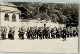 39870811 - Mit Vollem Marschgepaeck Und Karabiner Marschierende Truppe - Guerre 1914-18