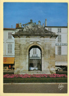 17. ROCHEFORT – La Fontaine Monumentale Sur La Place Colbert (voir Scan Recto/verso) - Rochefort