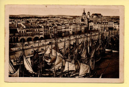 17. LA ROCHELLE – Vue Générale Sur Le Port (animée / Bateaux à Voiles) (voir Scan Recto/verso) - La Rochelle