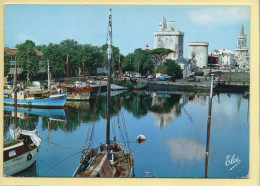 17. LA ROCHELLE – Un Coin Du Port Et Les Trois Tours (voir Scan Recto/verso) - La Rochelle