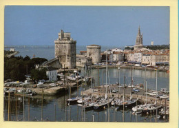 17. LA ROCHELLE – Le Port / La Tour St-Nicolas Et La Tour De La Chaîne (bateaux / Voitures) (voir Scan Recto/verso) - La Rochelle