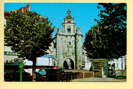 17. LA ROCHELLE – Le Cours Wilson Et La Grosse Horloge / CPSM (voir Scan Recto/verso) - La Rochelle