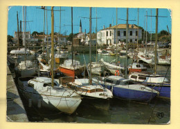 17. ILE DE RE – ARS / Yachts Dans Le Port Et Perspective Vers Le Clocher (bateaux) - Ile De Ré