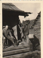 Foto Deutscher Soldat Beim Friseur - Sseljzo Russland - 2. WK - 8*5cm (69458) - War, Military