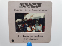 Photo Diapo Diapositive Slide TRAINS N°7 Train De Banlieue à 2 Nivaux Sur Voie 1bis Photo Bruno Vignal VOIR ZOOM - Dias