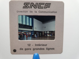 Photo Diapo Diapositive Slide TRAINS N°12 Intérieur De Gare Grandes Lignes Photo Michel Henri VOIR ZOOM - Dias
