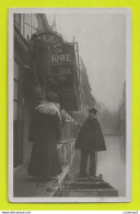 75 PARIS 7ème N°479 Inondations 1910 RUE SAINT DOMINIQUE Policier Pélerine Homme Sur échelle VOIR DOS - Alluvioni Del 1910