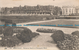 R005347 Deauville. Parterres Fleuris Et Normandy Hotel - Monde