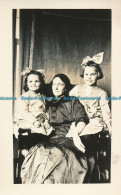 R005360 Old Postcard. Woman With Girls - Monde