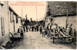 CPA ILLARTEIN 09 Vallée De La Ballonge, La Route Dans La Traversée Du Village - Other & Unclassified