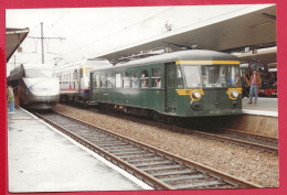 Photo   Charleroi   =  Sud    Trains  En Gare - Treni