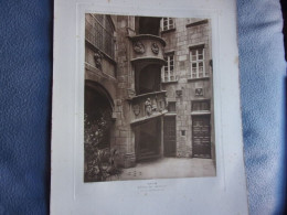 Planche 1910 RIOM MAISON HOTEL DE MONTAT COUR INTERIEURE - Kunst