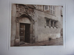 Planche 1910 RIOM MAISON HOTEL DES CONSULS ENTREE SUR LA RUE CROISIER - Kunst