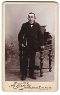Fotografie A. Wehle, Zittau I /S., Hospitalstrasse 2, Portrait Junger Mann Im Anzug Mit Einem Buch  - Personnes Anonymes