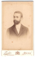 Fotografie Hugo Thiele, Mainz, Grosse Bleiche 48, Portrait Eleganter Herr Mit Backenbart  - Personnes Anonymes