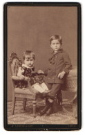 Fotografie H. Strube & Sohn, Löbau I /S., Portrait Kleines Mädchen Und Junge In Hübscher Kleidung  - Personnes Anonymes