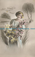 R007278 Old Postcard. Woman With Flowers - Welt
