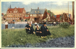 72566638 Volendam Hafen Tracht Volendam - Autres & Non Classés