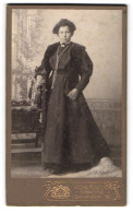 Fotografie Georg Köstner, Grafing, Bahnhofstr. 18, Junge Frau In Dunklem Kleid  - Personnes Anonymes