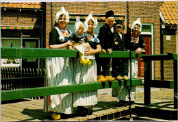 1895-2024 (5 Z 33) Netherlands - Folklore (2 Postcards) - Costumes
