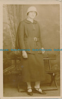 R006582 Old Postcard. Woman. The Fancy Dress - Monde