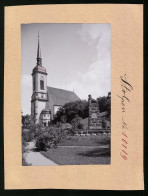 Fotografie Brück & Sohn Meissen, Ansicht Stolpen I. Sa., Blick Auf Die Kirche Mit Kriegerdenkmal  - Places