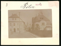 Fotografie Brück & Sohn Meissen, Ansicht Bilin, Strassenpartie Mit Blick Nach Dem Rathaus  - Places