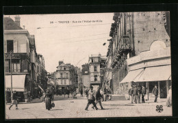 CPA Troyes, Rue De L`Hôtel-de-Ville  - Troyes