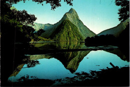 19-5-2024 (5 Z 35) New Zealand - Mitre Peak (UNESCO) & Milford Sound (2 Postcard) - Nieuw-Zeeland