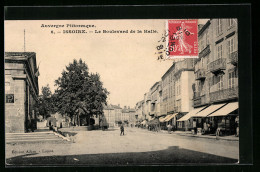 CPA Issoire, Le Boulevard De La Halle  - Issoire