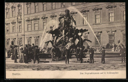 AK Berlin, Der Neptunbrunnen Auf D. Schlossplatz  - Mitte