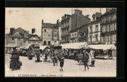 CPA La Ferté-Macé, Place Du Marché  - Autres & Non Classés