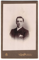 Photo Kenworthy, Oldham, Junger Herr Im Gestreiften Anzug Mit Krawatte  - Personnes Anonymes