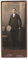 Fotografie F. Heyn, Perleberg, Wittenbergerst. 86, Junger Mann Im Anzug Mit Krawatte  - Personnes Anonymes