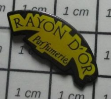 818A Pin's Pins / Beau Et Rare / MARQUES / PARFUMERIE RAYON D'OR - Marcas Registradas
