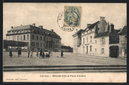 CPA Viarmes, Hôtel-de-Vlle Et Place D`Armes  - Viarmes