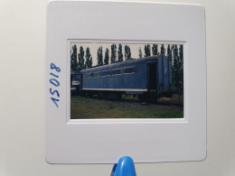 Photo Diapo Diapositive Slide Originale TRAINS Wagon Chaudière SNCF à NEVERS Le 26/05/1998 VOIR ZOOM - Diapositives (slides)