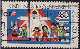 RFA Poste Obl Yv:1013 Mi:1181 Kind Und Strassenverkehr (beau Cachet Rond) - Used Stamps