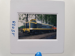 Photo Diapo Diapositive Slide Originale TRAINS Wagon Loco Diesel SNCF BB 63013 à NEVERS Le 26/05/1998 VOIR ZOOM - Diapositive