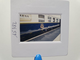 Photo Diapo Diapositive Slide Originale TRAINS Compagnie Des Wagons Lits Voiture BAR Express Le 12/09/1998 VOIR ZOOM - Diapositivas
