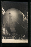 Foto-AK Luftschiff Graf Zeppelin In Der Halle  - Aeronaves