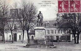 45 - Loiret - PITHIVIERS - Le Theatre - L Hotel De Ville Et La Statue Poisson - Pithiviers