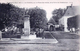 37 - Indre Et Loire -  RICHELIEU - La Fontaine Sur La Place Des Halles Et La Porte De Chatellerault - Other & Unclassified