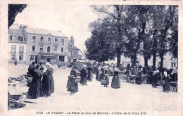 56 - Morbihan -  LE FAOUET - La Place Un Jour De Marché - L Hotel De La Croix D Or - Faouët
