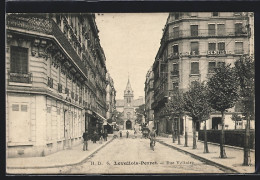 CPA Levallois-Perret, Rue Voltaire  - Levallois Perret
