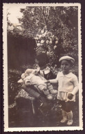 PHOTO DE TROIS ENFANTS DANS UN JARDIN 7 X 11 CM - Personnes Anonymes