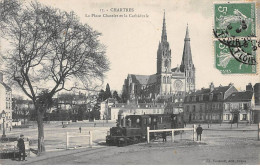 CHARTRES - La Place Chatelet Et La Cathédrale - Très Bon état - Chartres