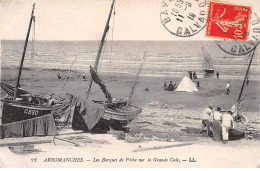 ARROMANCHES - Les Barques De Pêche Sur La Grande Cale - Très Bon état - Arromanches