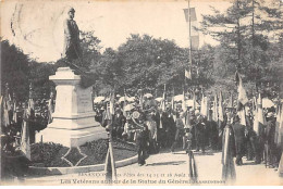 BESANCON - Les Fêtes Août 1909 - Les Vétérans Autour De La Statue Du Général Jeanningros - état - Besancon